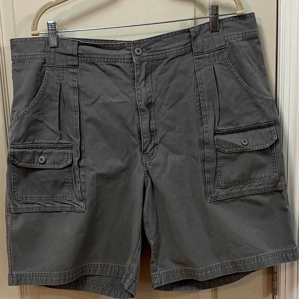 Cabela's Men's Size 40 100% Cotton 7 Pocket Hiker Shorts. Grey.